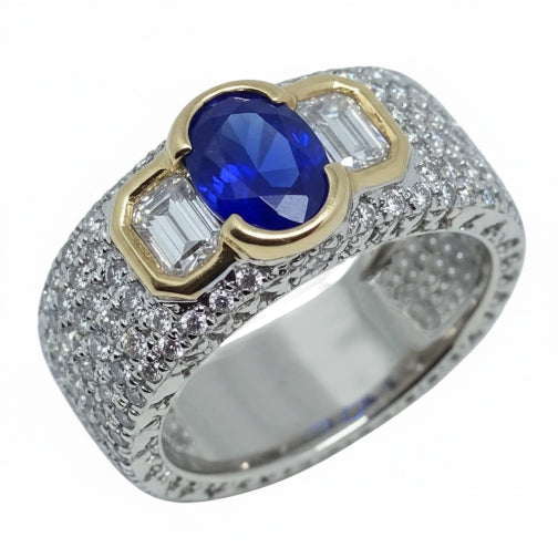 Anello Fascia con Zaffiro e diamanti tuttogiro.