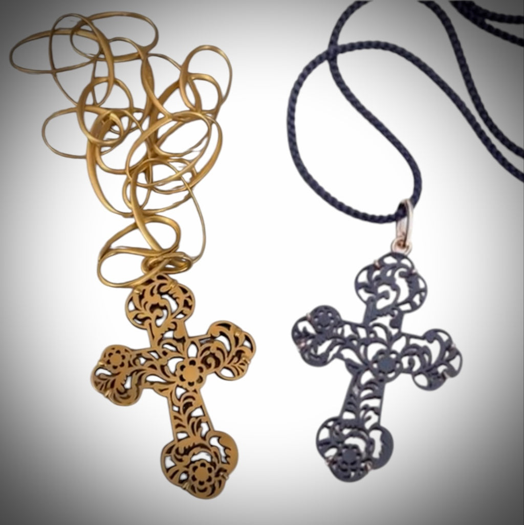 Collana ‘Pomellato’ con croce Victoria
