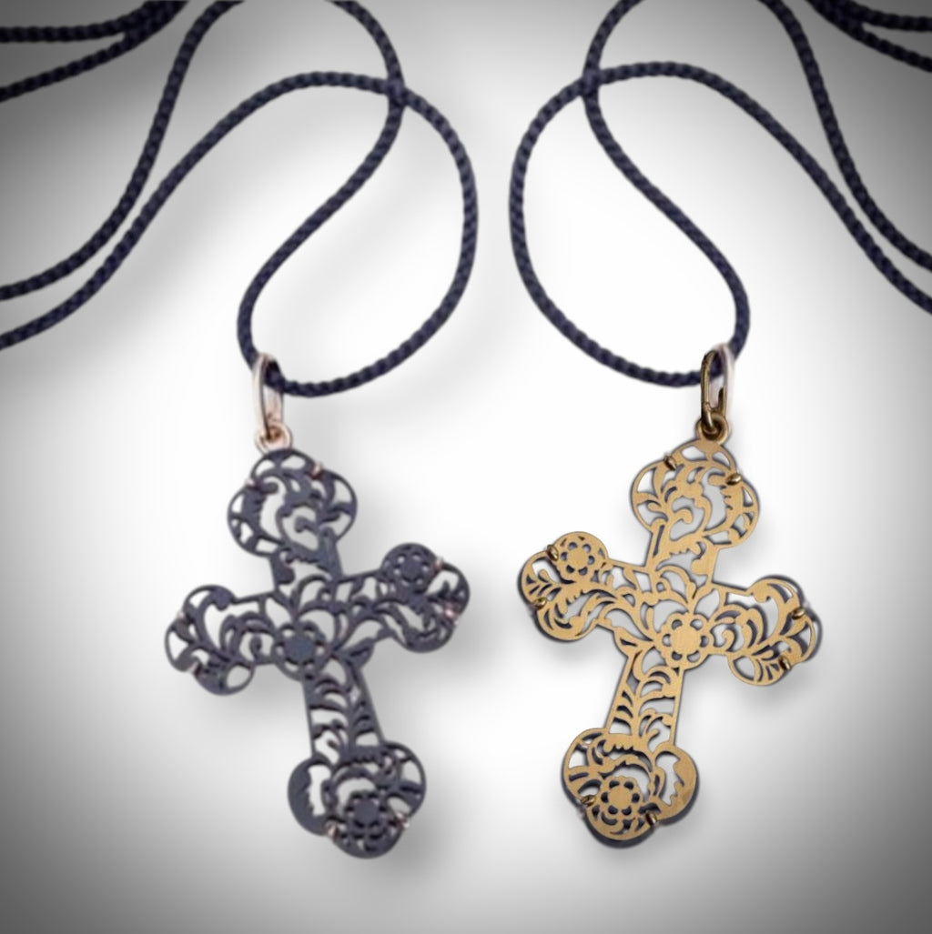 Collana ‘Pomellato’ con croce Victoria